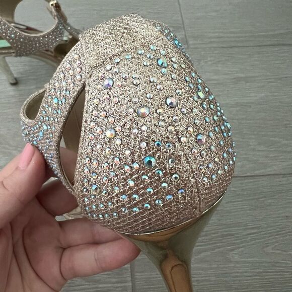 Silver Slipper Zippered Champagne Heels with Rhinestones and Glitter Size 7.5 - Picture 8 of 10